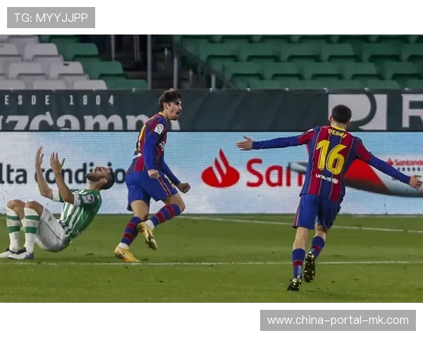 十人巴黎2-1客胜斯特拉斯堡，豪取六连胜登顶积分榜